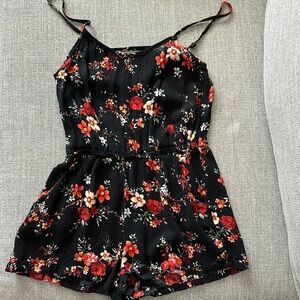 Brand Chloe K. Floral Romper Size Medium